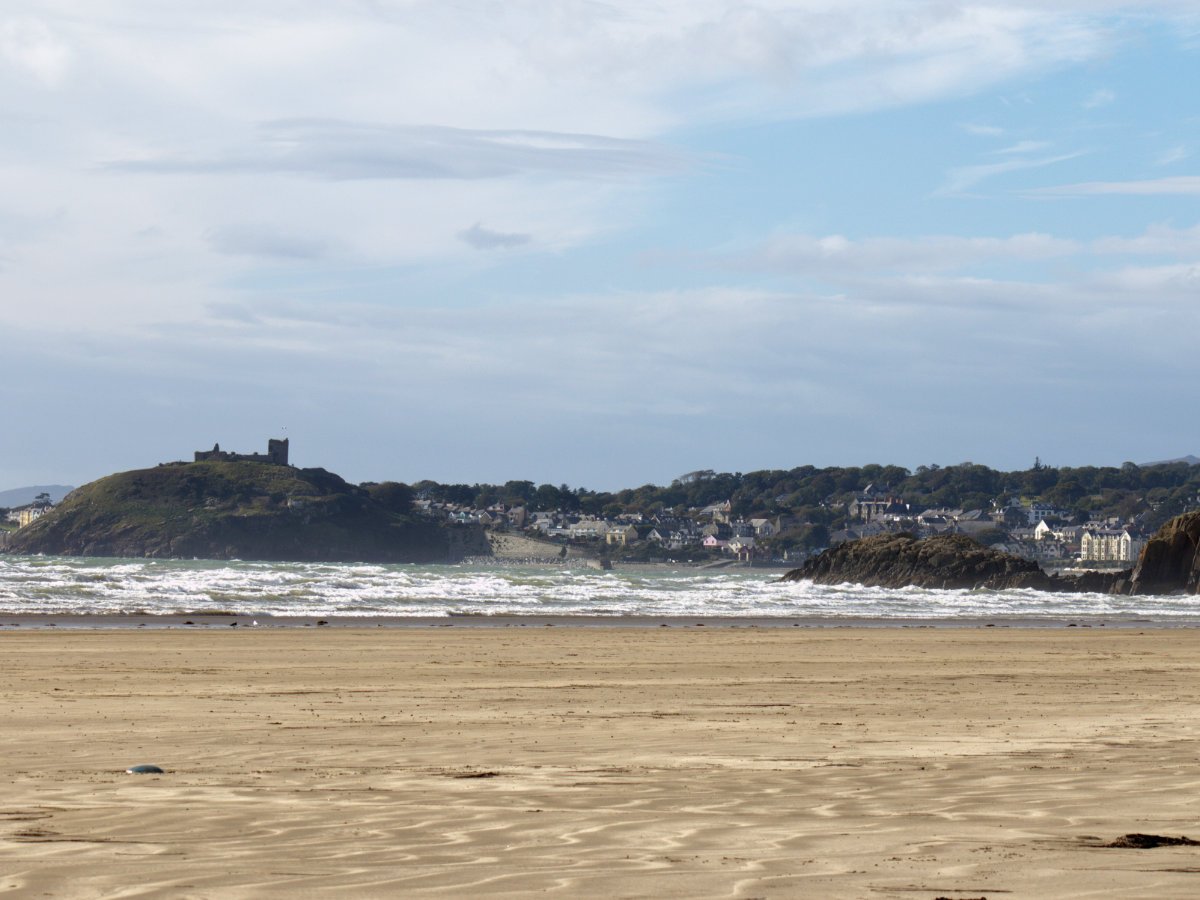 Post Banner - Criccieth Castle - ocean views with a helping of history