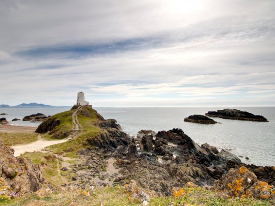 Ynys Llanddwyn in Newborough Forest - Tŵr Mawr lighthouse and beyond Banner