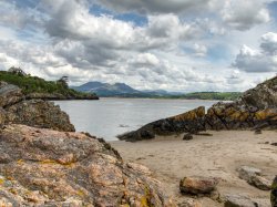 Borth-y-Gest coastal walk - the golden sands of Porthmadog