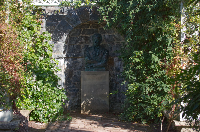 Walter Stowe Bright Mclaren bust