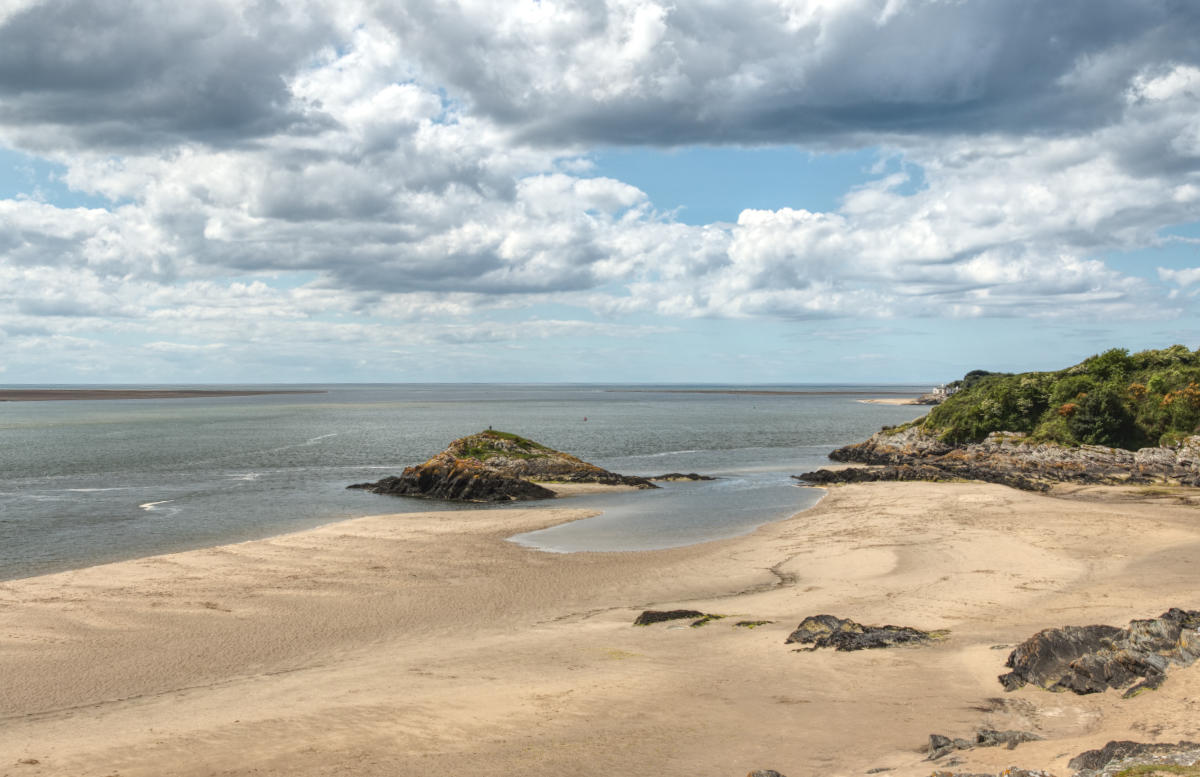 The stunning sands of Borth-y-Gest beach