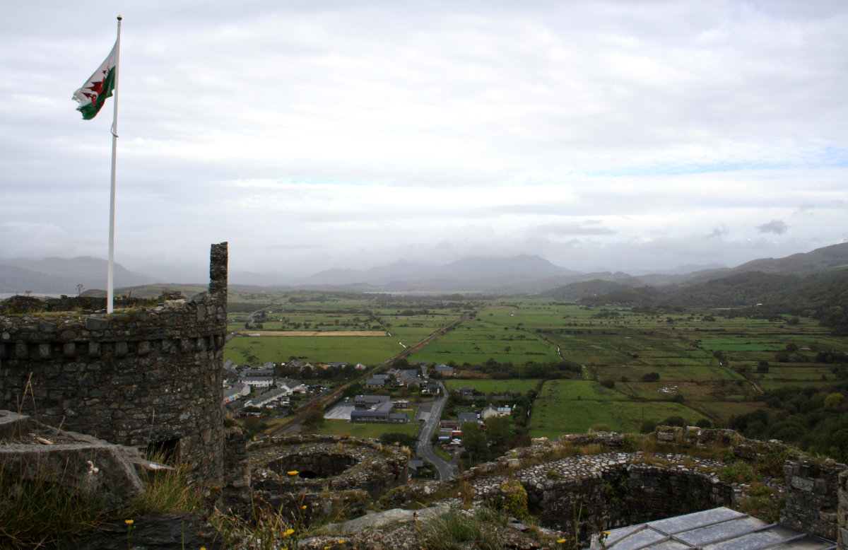 A cloudy view north